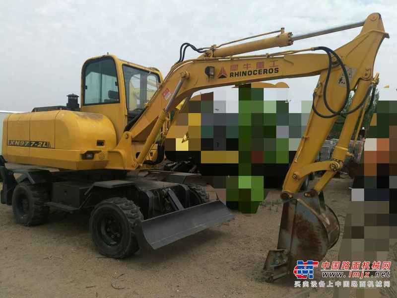 黑龙江出售转让二手50小时2010年犀牛重工轮挖XM977挖掘机