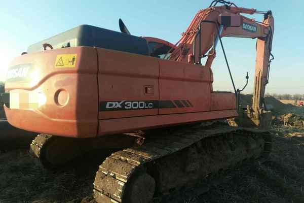 黑龙江出售转让二手6000小时2011年斗山DX260LC挖掘机