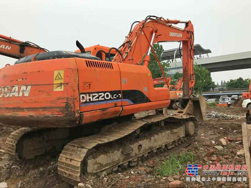 湖北出售转让二手10236小时2009年斗山DH220LC挖掘机