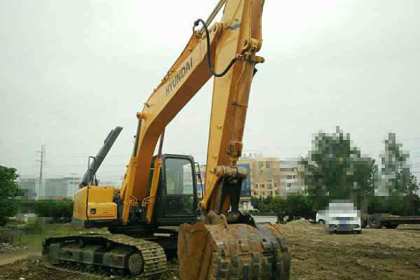 河南出售转让二手7911小时2009年现代R215挖掘机