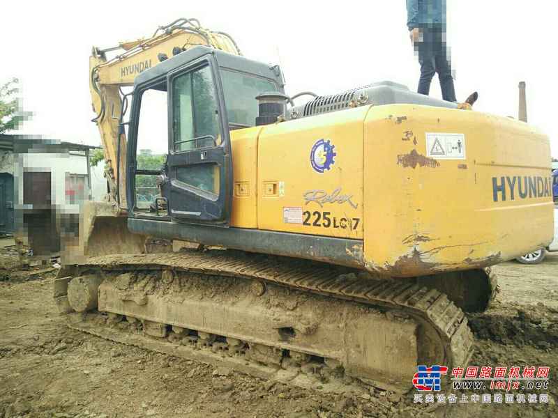 河南出售转让二手3533小时2011年现代R225LC挖掘机