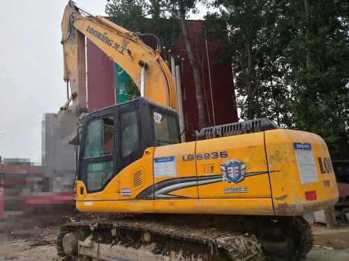 河南出售转让二手4400小时2014年龙工LG6220D挖掘机