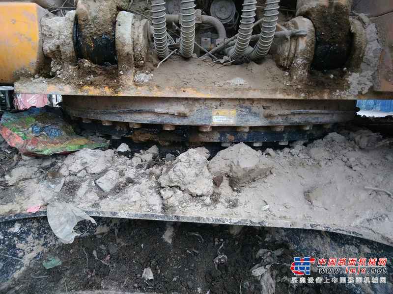 河南出售转让二手4400小时2014年龙工LG6220D挖掘机
