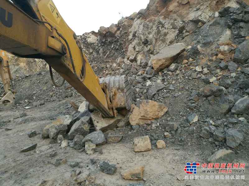 河南出售转让二手6900小时2010年柳工CLG220LC挖掘机