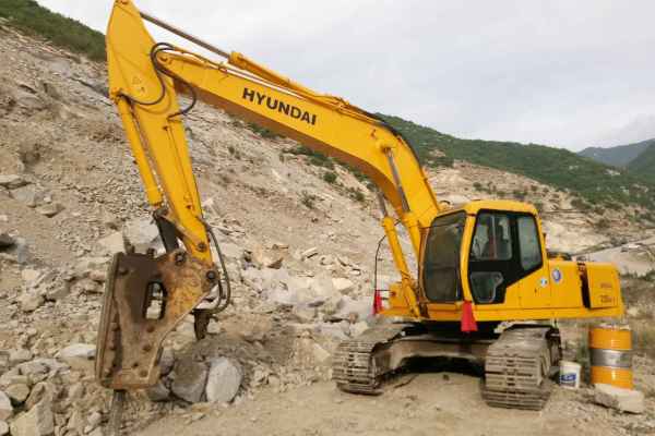 辽宁出售转让二手18000小时2003年现代R200挖掘机