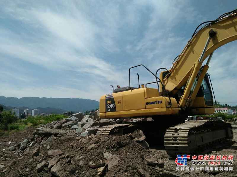 陕西出售转让二手7035小时2010年小松PC240LC挖掘机