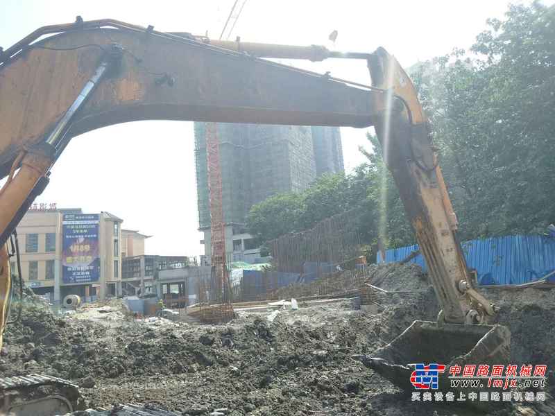 河南出售转让二手12000小时2008年现代R225LC挖掘机