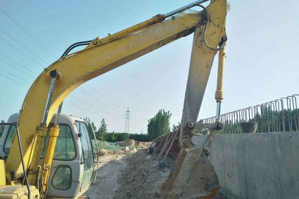 河南出售转让二手15000小时2004年住友SH120A2挖掘机