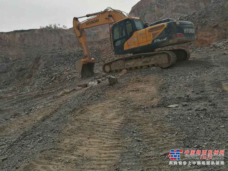 河南出售转让二手3500小时2014年现代R275LC挖掘机