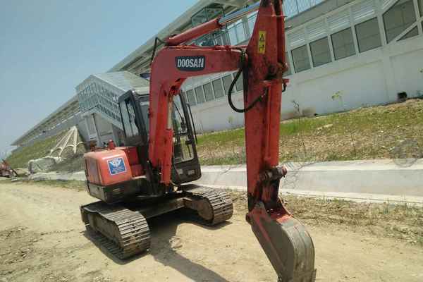陕西出售转让二手4496小时2010年斗山DH55挖掘机