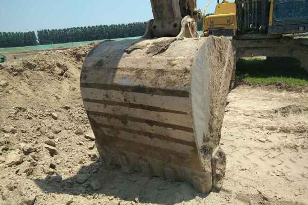 河南出售转让二手4500小时2014年沃尔沃EC200B挖掘机