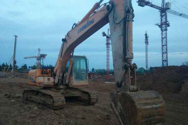 安徽出售转让二手8000小时2011年龙工LG6215挖掘机