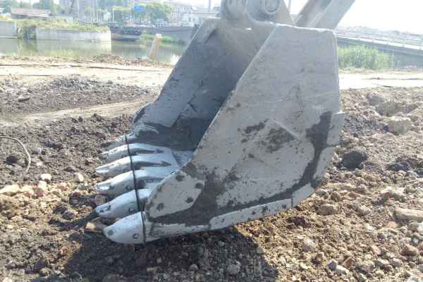 江苏出售转让二手4200小时2013年神钢SK210LC挖掘机