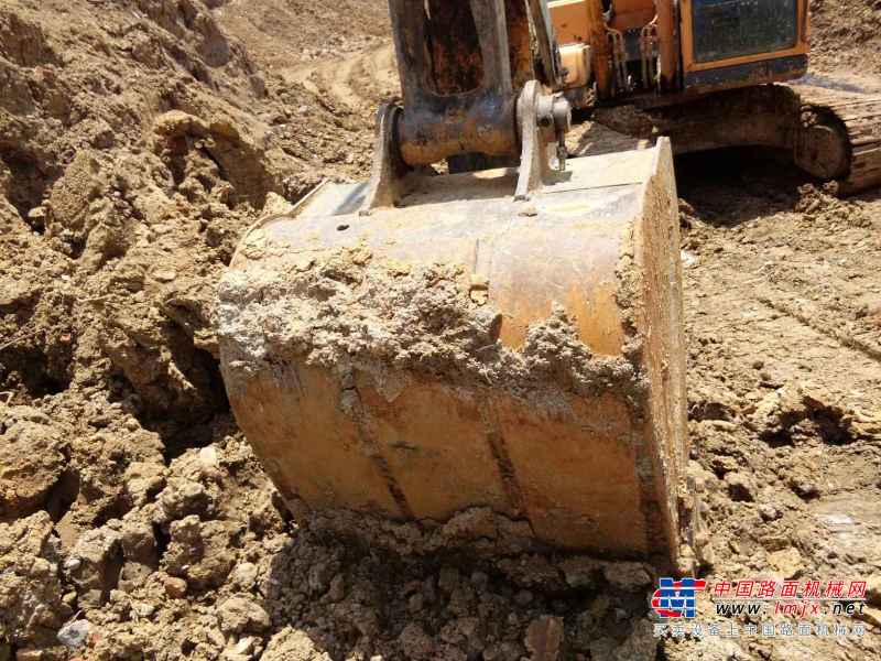 安徽出售转让二手7500小时2012年现代R215挖掘机