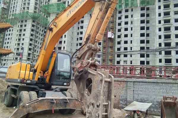 山西出售转让二手9000小时2009年现代轮挖R210W挖掘机
