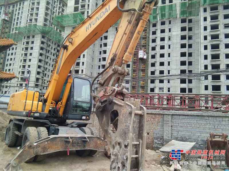 山西出售转让二手9000小时2009年现代轮挖R210W挖掘机