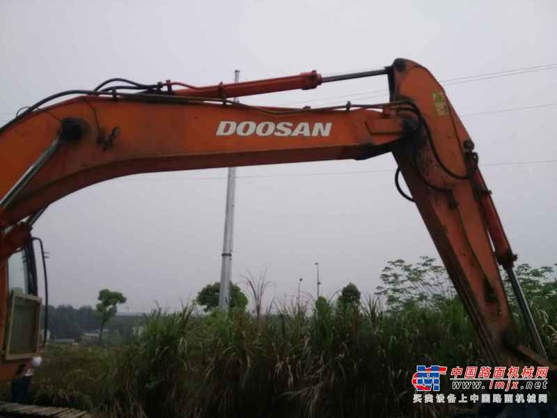 湖南出售转让二手12000小时2009年斗山DH225挖掘机