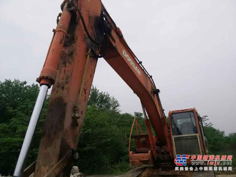 湖南出售转让二手12000小时2009年斗山DH225挖掘机