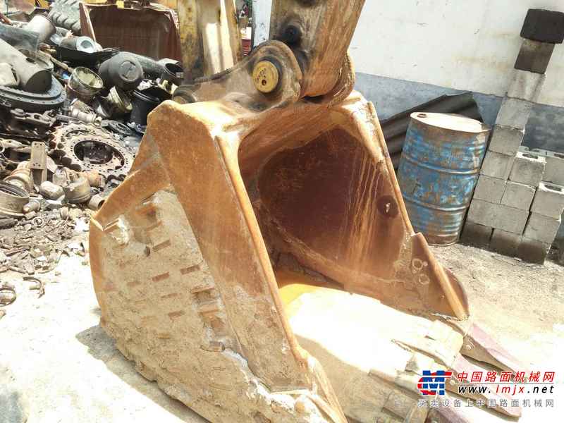 云南出售转让二手6800小时2010年小松PC240挖掘机