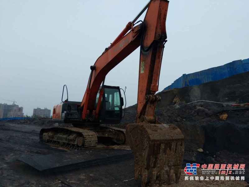 安徽出售转让二手9000小时2011年日立ZX200挖掘机