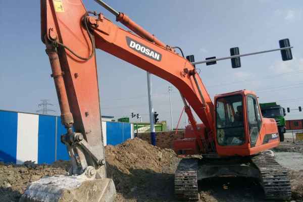 安徽出售转让二手9000小时2010年斗山DH215挖掘机
