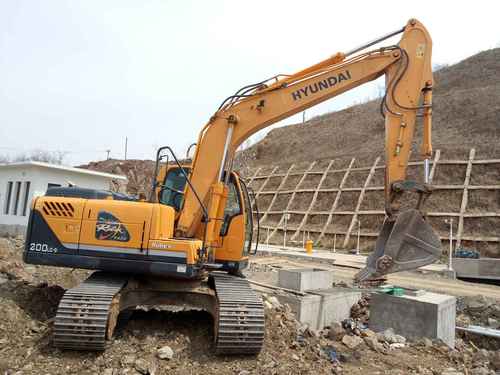 辽宁出售转让二手2800小时2014年现代R150LC挖掘机