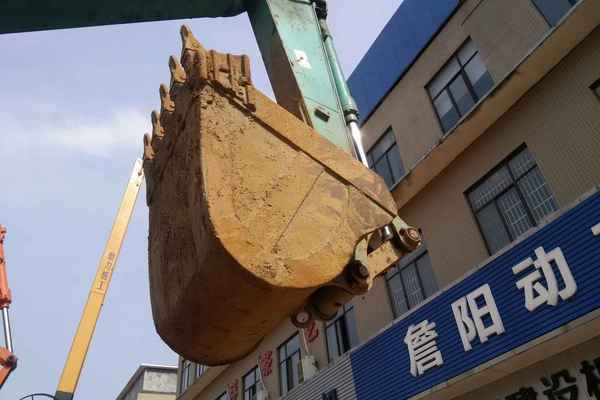湖南出售转让二手5000小时2012年神钢SK140LC挖掘机
