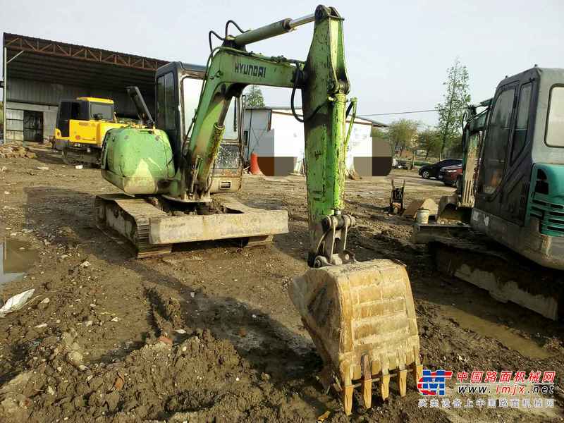 浙江出售转让二手18000小时2004年现代R55挖掘机