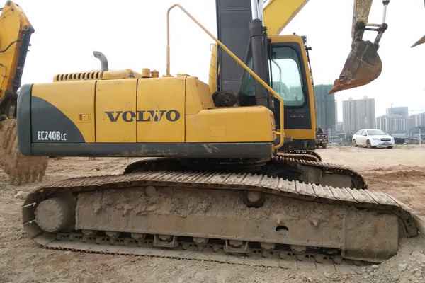 湖南出售转让二手8000小时2011年沃尔沃EC240BLC挖掘机