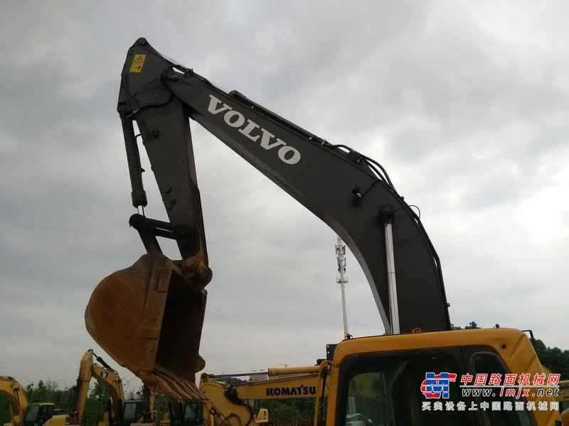 湖南出售转让二手8000小时2011年沃尔沃EC240BLC挖掘机