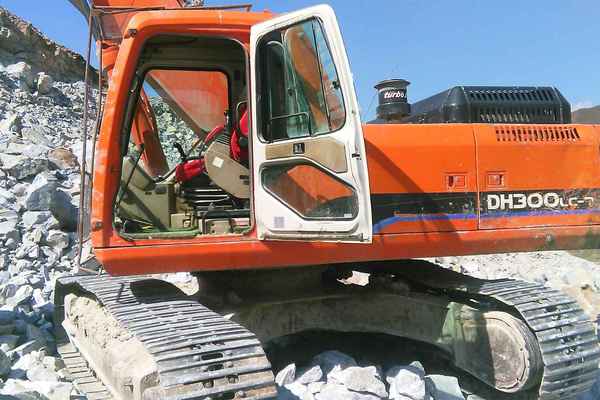辽宁出售转让二手13450小时2010年斗山DH300LC挖掘机