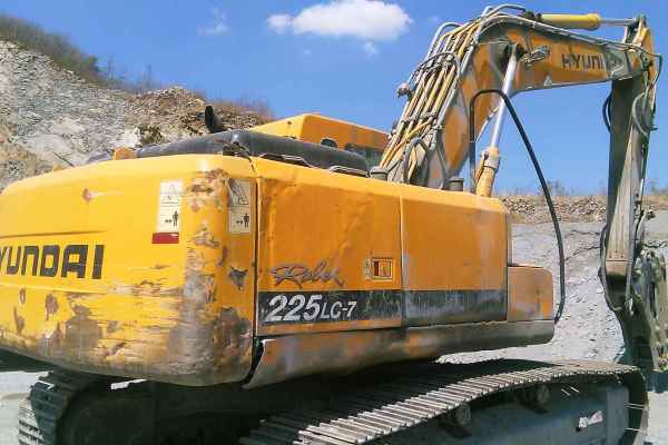 辽宁出售转让二手9000小时2009年现代R225LC挖掘机