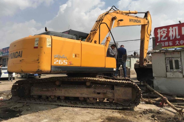 山西出售转让二手4800小时2012年现代R225LC挖掘机