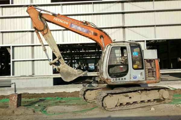 天津出售转让二手12000小时2003年日立EX135UR挖掘机