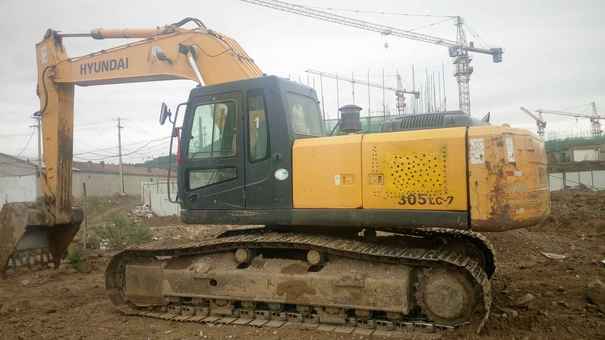 河北出售转让二手15000小时2009年现代R305LC挖掘机