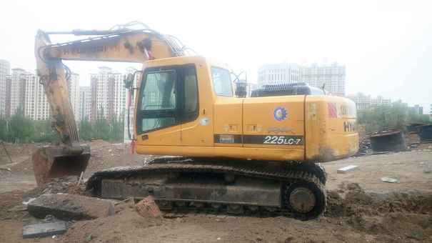 河北出售转让二手15000小时2007年现代R225挖掘机