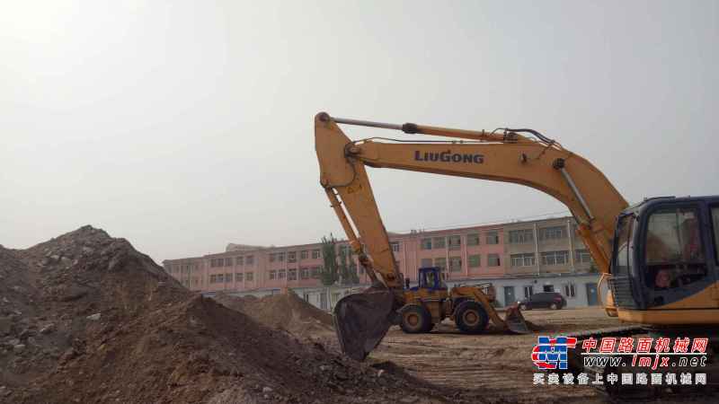 内蒙古出售转让二手7000小时2010年柳工CLG923C挖掘机