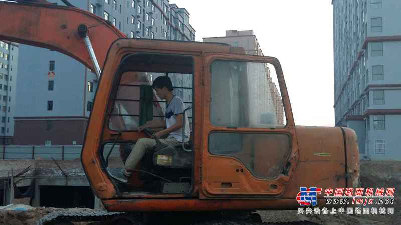 山西出售转让二手25000小时2002年日立EX100挖掘机