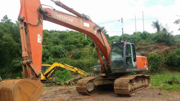 广西出售转让二手8000小时2007年日立ZX240挖掘机