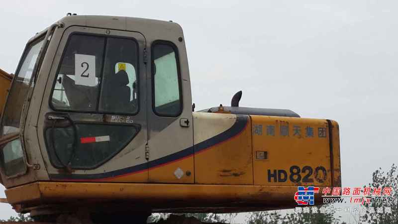湖南出售转让二手8000小时2011年加藤HD820挖掘机