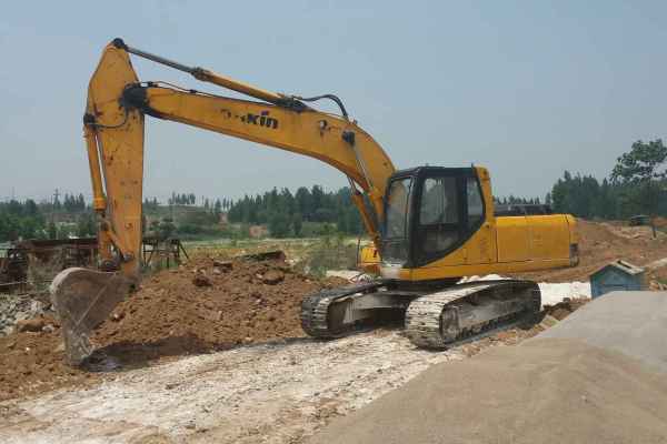 河南出售转让二手8600小时2009年龙工LG6225挖掘机