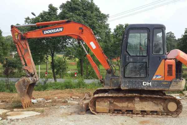 湖南出售转让二手10000小时2008年斗山DH55挖掘机