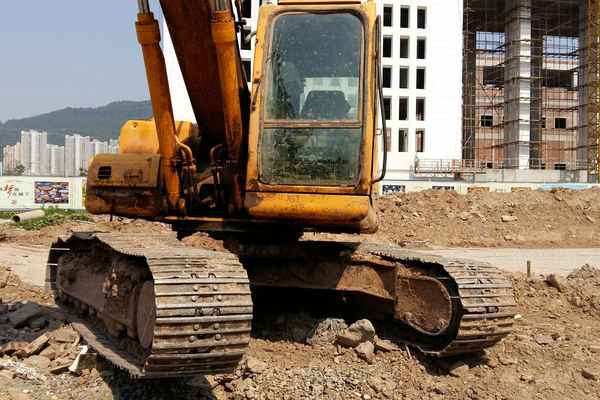 四川出售转让二手5000小时2008年现代R225挖掘机