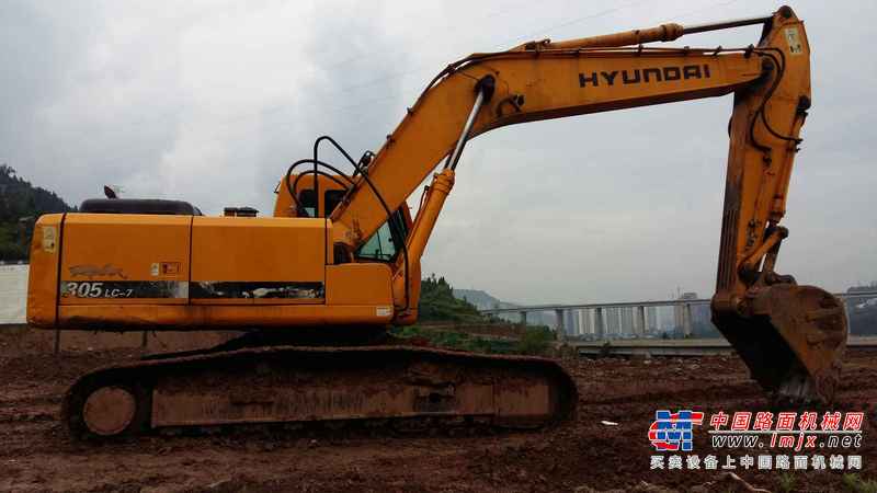 四川出售转让二手11000小时2009年现代R305LC挖掘机