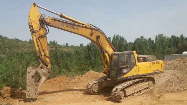 河南出售转让二手6000小时2010年厦工XG833挖掘机