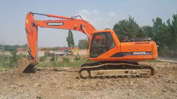 山东出售转让二手7500小时2009年斗山DH225挖掘机