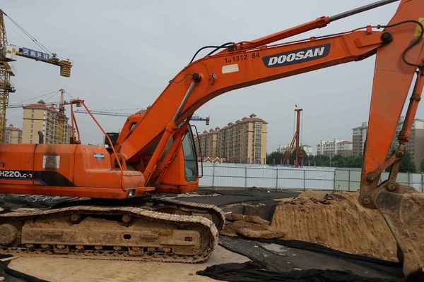 河南出售转让二手12000小时2010年斗山DH220LC挖掘机