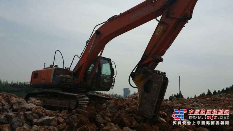 河南出售转让二手4000小时2013年日立ZX240挖掘机