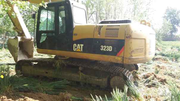 河南出售转让二手8000小时2011年卡特彼勒323D挖掘机