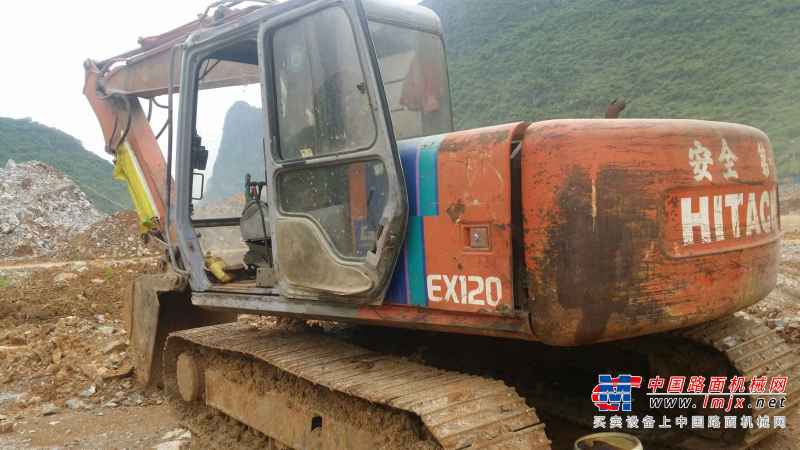 广西出售转让二手8000小时2005年日立EX120挖掘机